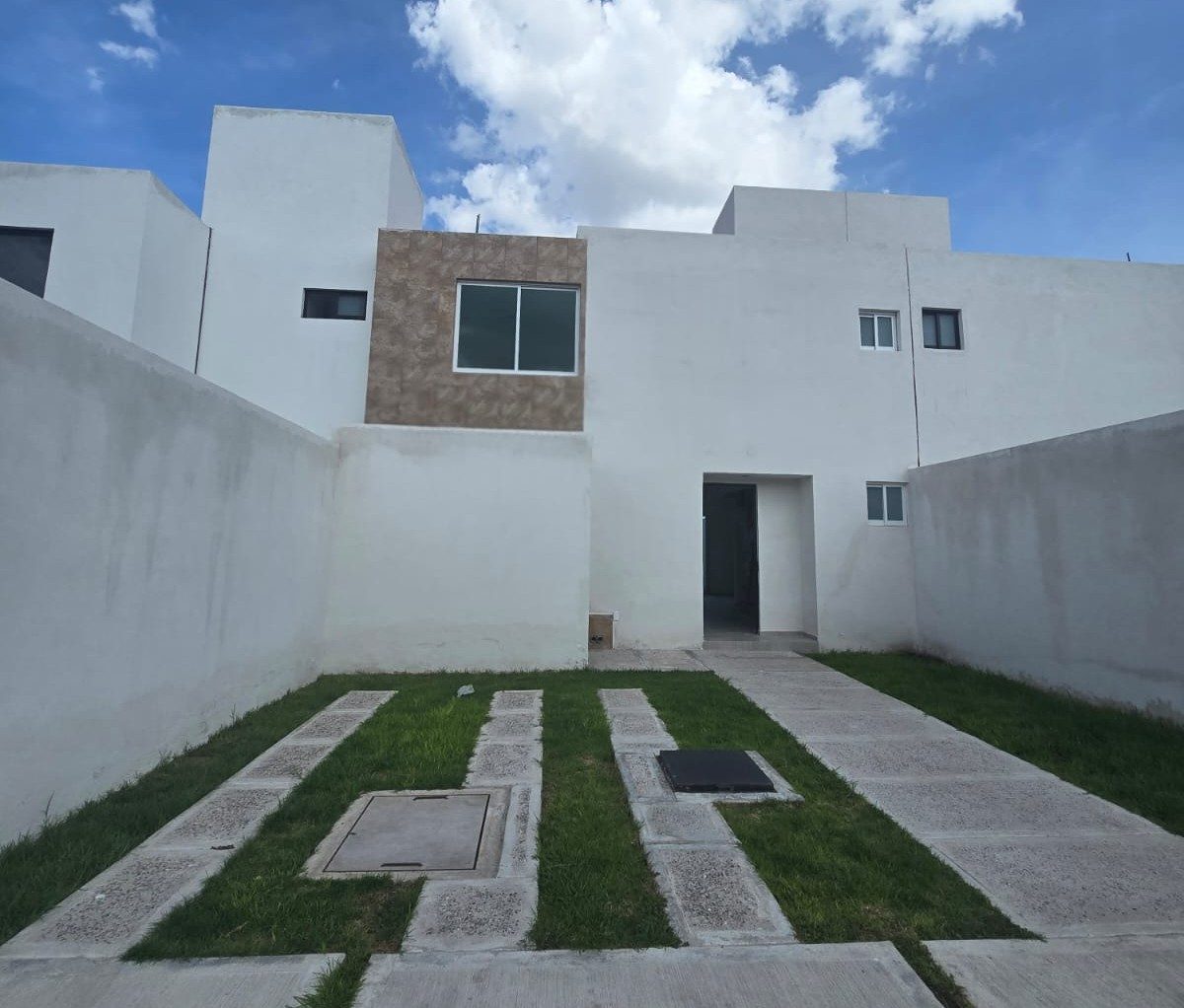 CASA EN SANTA FE CORREGIDORA AMPLIO JARDIN A 10 MINUTOS DEL CENTRO